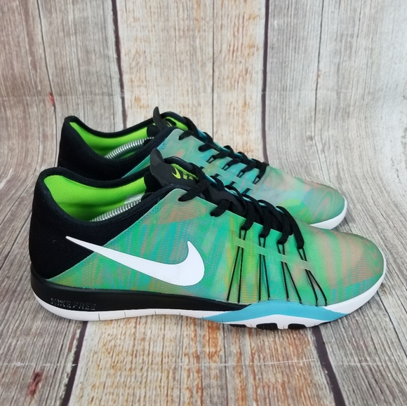 lightweight nike sneakers